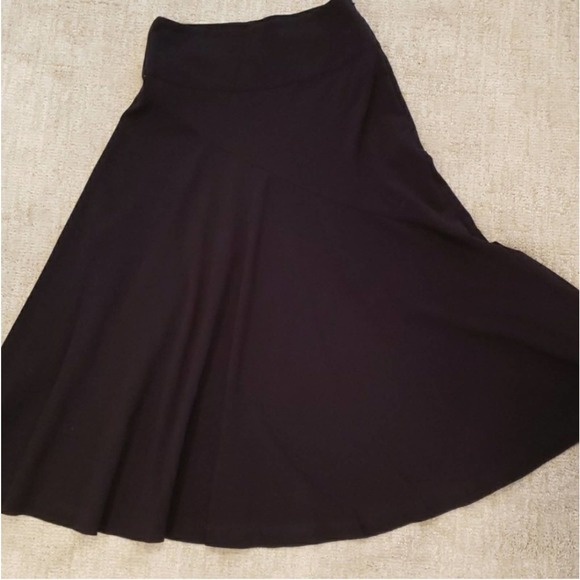 🌻3 for $18 Black Midi Length Skirt - Picture 2 of 3